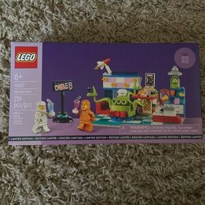 Lego Alien Space Diner